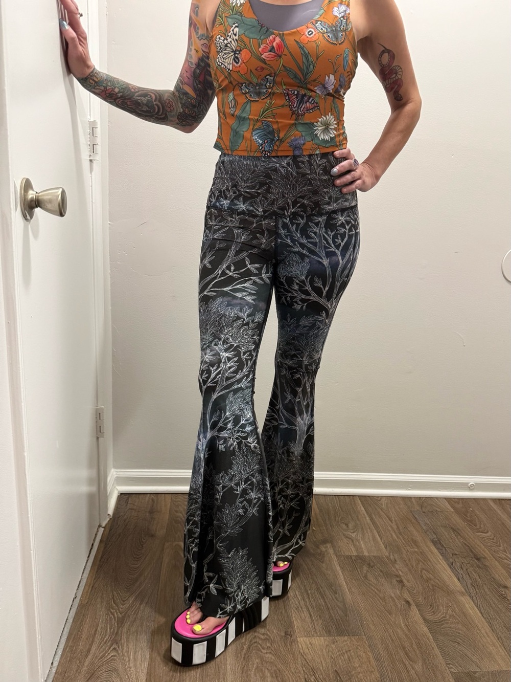 Yoga Democracy Black Botanical Print Original Bell Bottom Flare Leggings Size M
